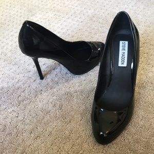 Steve Madden black pump heels